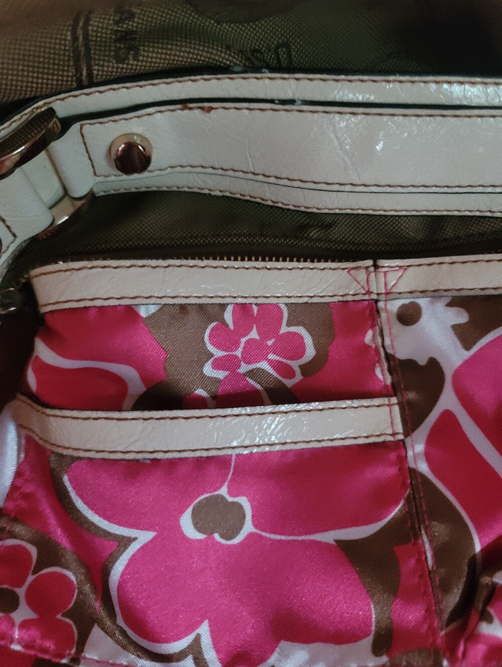 GUESS Olive Canvas Shoulder Bag with White Trim and Matching Wallet - Picture 10 of 11